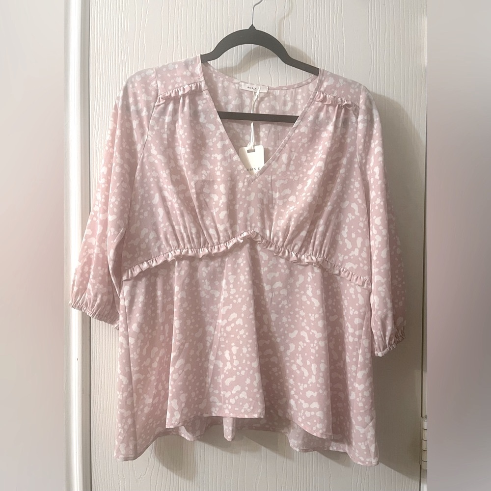 🛍️Robin K Boutique Small Chic Blush V-Neck Blouse